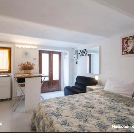 Location Turistic Monolocale Nel Parco Del Santuario Apartment Asti Luaran gambar