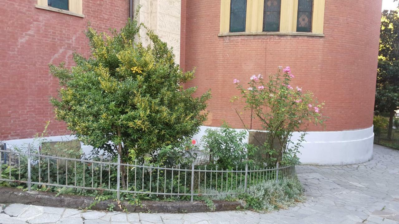 Location Turistic Monolocale Nel Parco Del Santuario Apartment Asti Luaran gambar