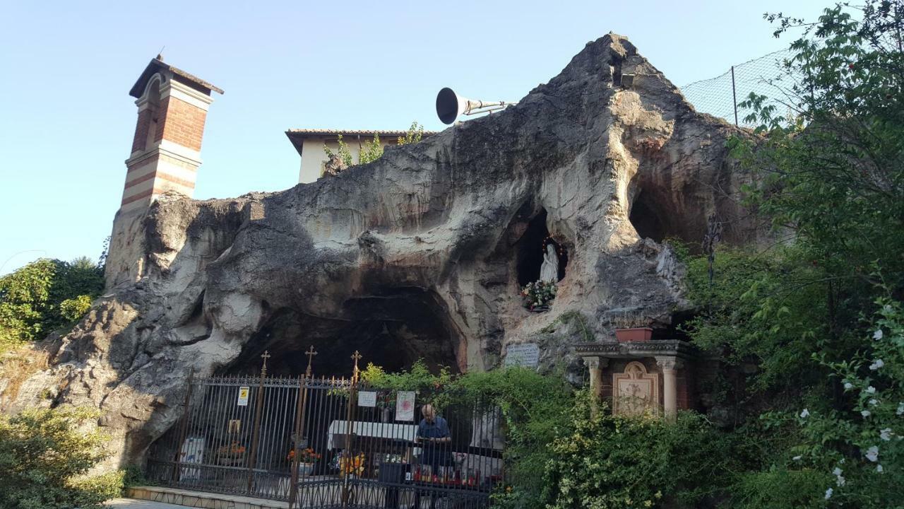 Location Turistic Monolocale Nel Parco Del Santuario Apartment Asti Luaran gambar