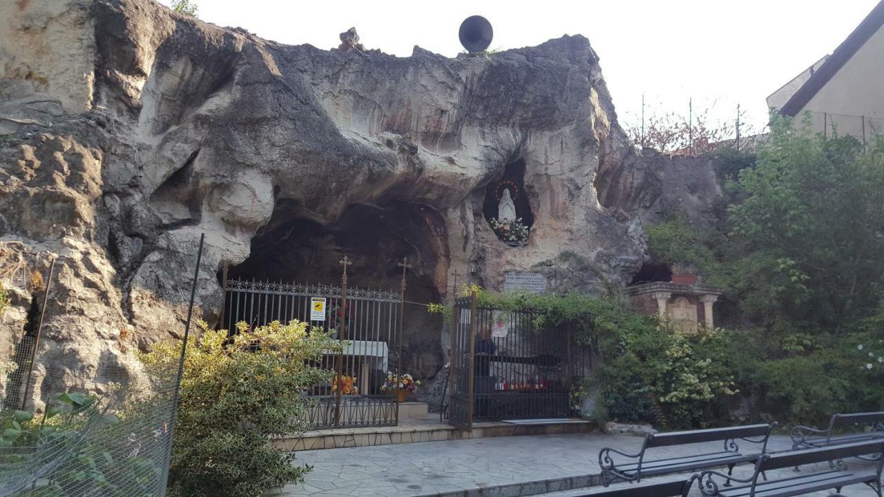 Location Turistic Monolocale Nel Parco Del Santuario Apartment Asti Luaran gambar