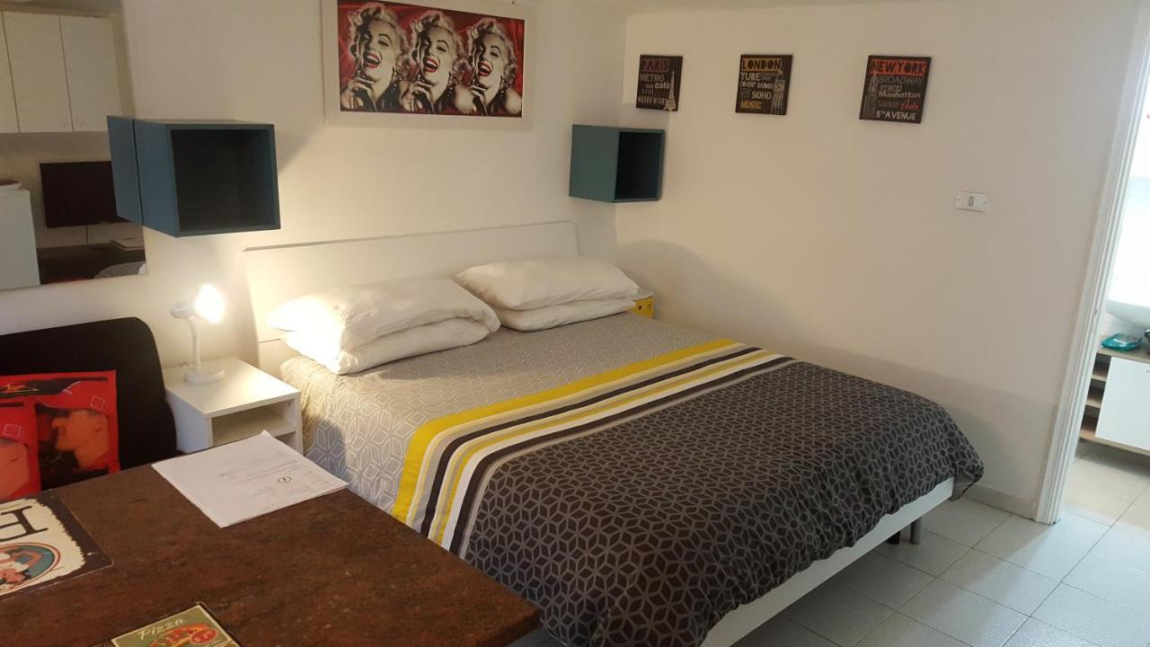 Location Turistic Monolocale Nel Parco Del Santuario Apartment Asti Luaran gambar