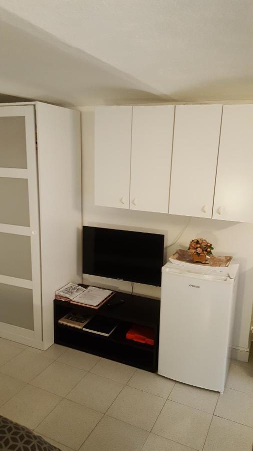 Location Turistic Monolocale Nel Parco Del Santuario Apartment Asti Luaran gambar