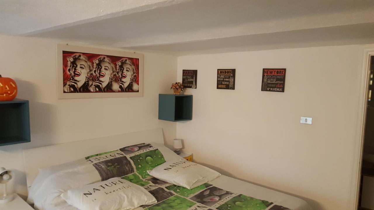 Location Turistic Monolocale Nel Parco Del Santuario Apartment Asti Luaran gambar